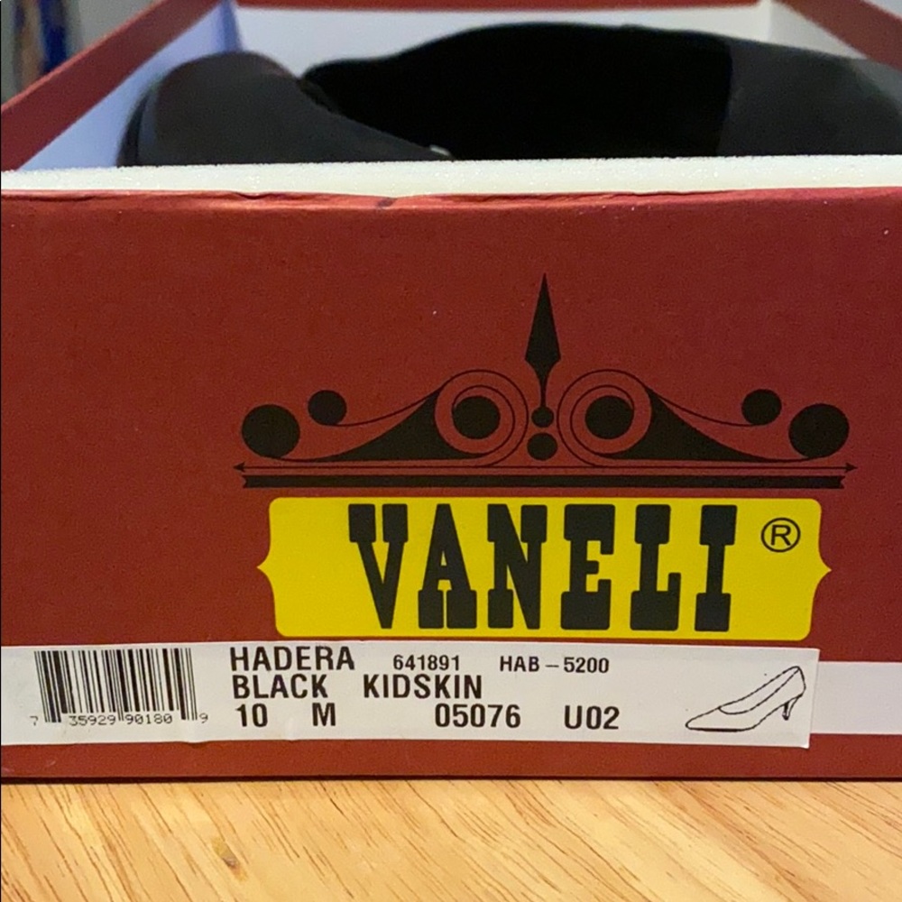 Vaneli Hadera Black Kidskin Kitten Heel Size 10